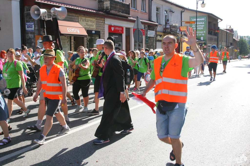 Pielgrzymi z Końskich wyruszyli na pątniczy szlak [wideo, zdjęcia]