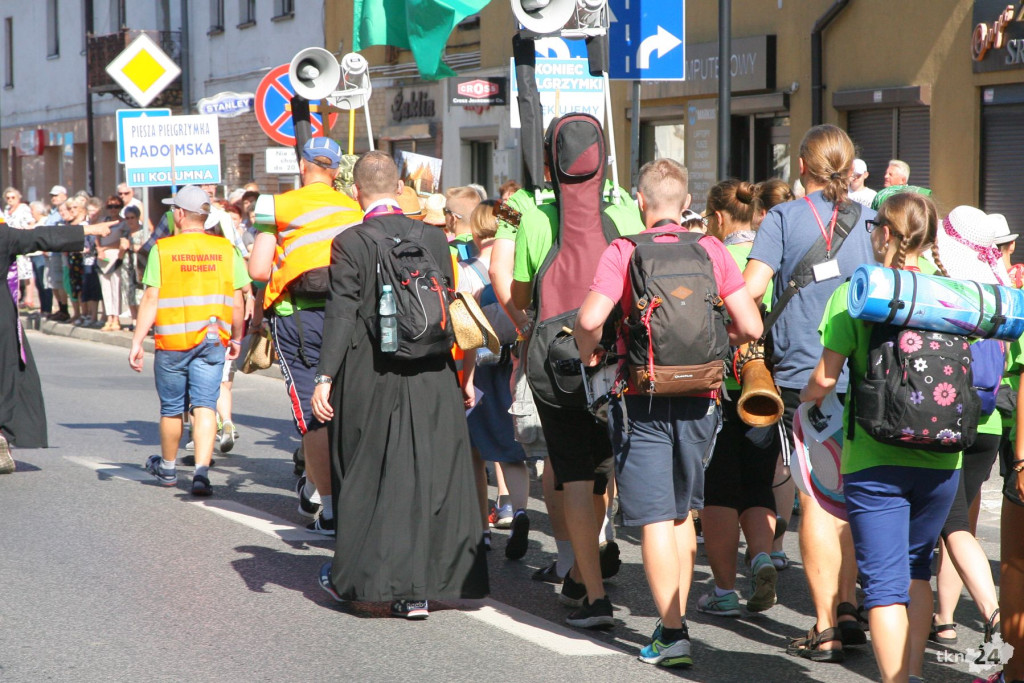 Pielgrzymi z Końskich wyruszyli na pątniczy szlak [wideo, zdjęcia]