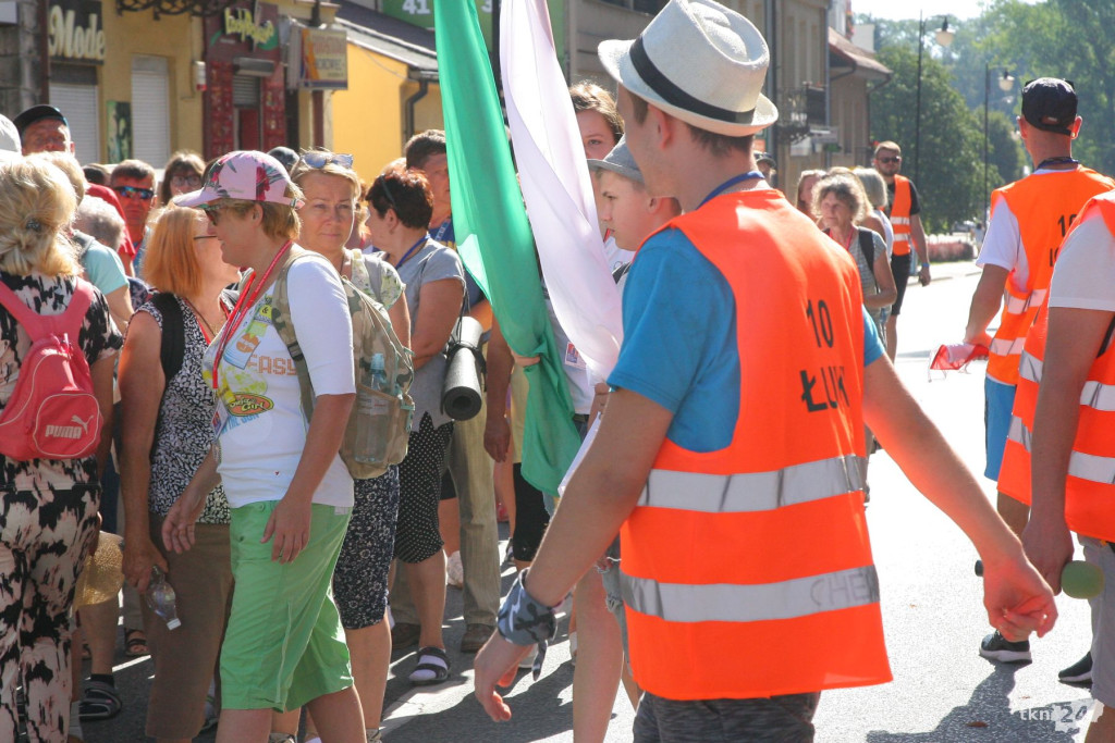 Pielgrzymi z Końskich wyruszyli na pątniczy szlak [wideo, zdjęcia]