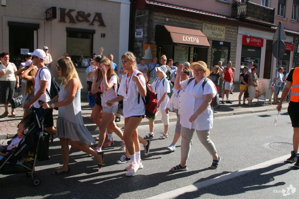 Pielgrzymi z Końskich wyruszyli na pątniczy szlak [wideo, zdjęcia]
