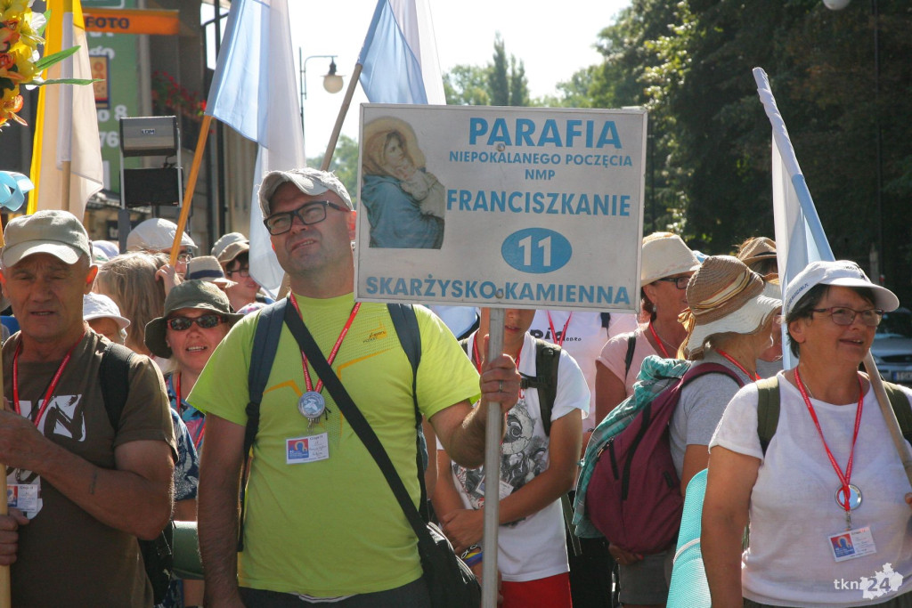 Pielgrzymi z Końskich wyruszyli na pątniczy szlak [wideo, zdjęcia]