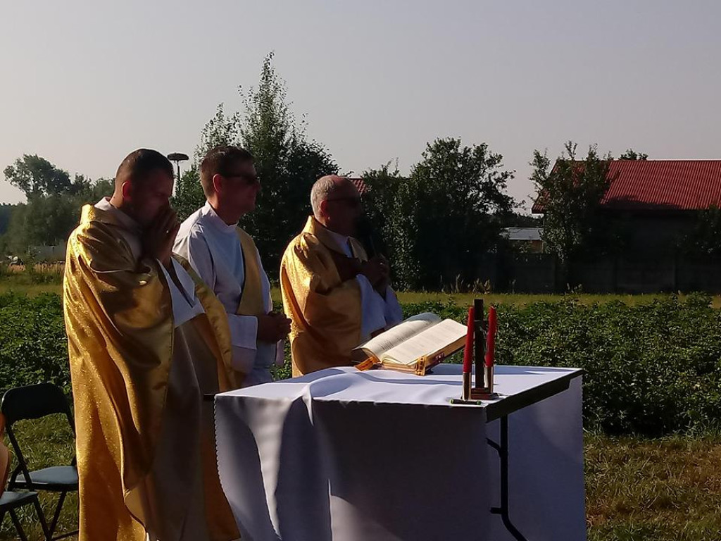 Pielgrzymi uciekli przed burzą. Za nimi kolejny dzień wędrówki [zdjęcia]
