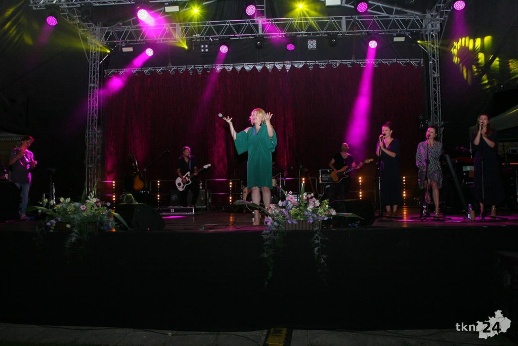 Dni Końskich 2018: Mnóstwo osób przyszło na koncert Ani Dąbrowskiej [Fotogaleria]