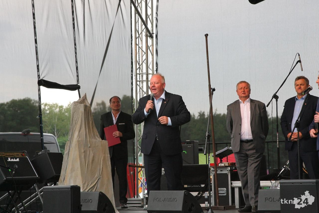 Relacja wideo: Karpiowy festyn w Rudzie Malenieckiej z grupą Baciary