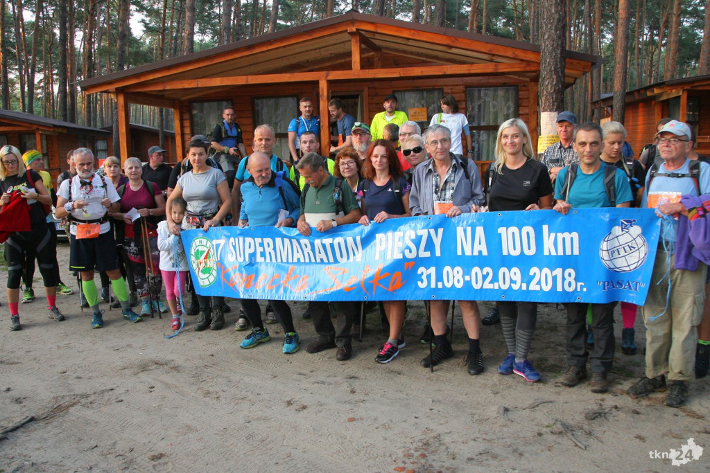 Piechurzy pokonują stukilometrową trasę po Konecczyźnie! [wideo, zdjęcia]