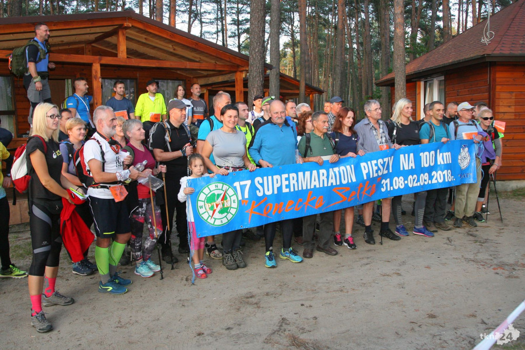 Piechurzy pokonują stukilometrową trasę po Konecczyźnie! [wideo, zdjęcia]