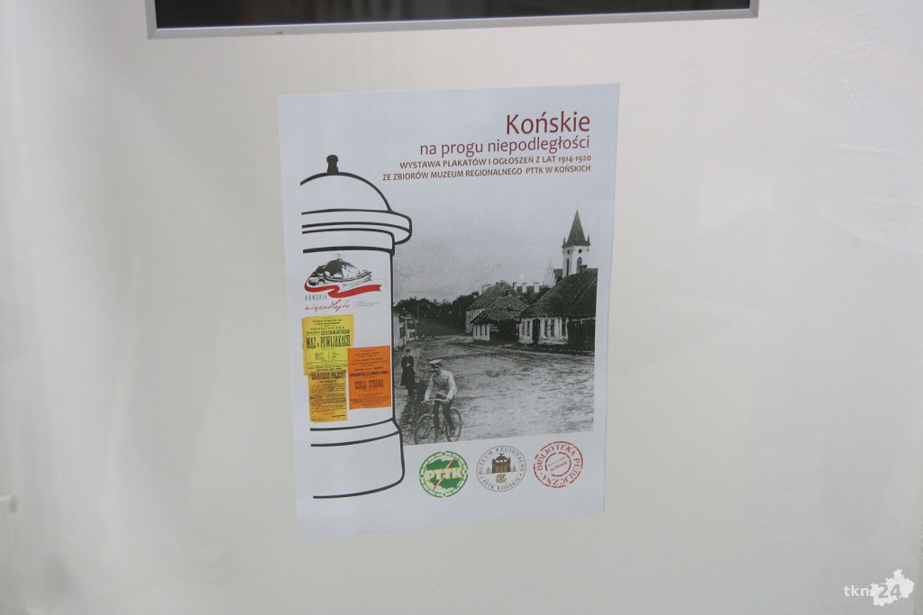 Świetną wystawę plakatów i ogłoszeń można oglądać w koneckiej bibliotece [wideo, zdjęcia]