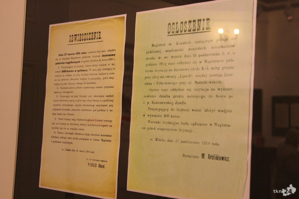 Świetną wystawę plakatów i ogłoszeń można oglądać w koneckiej bibliotece [wideo, zdjęcia]