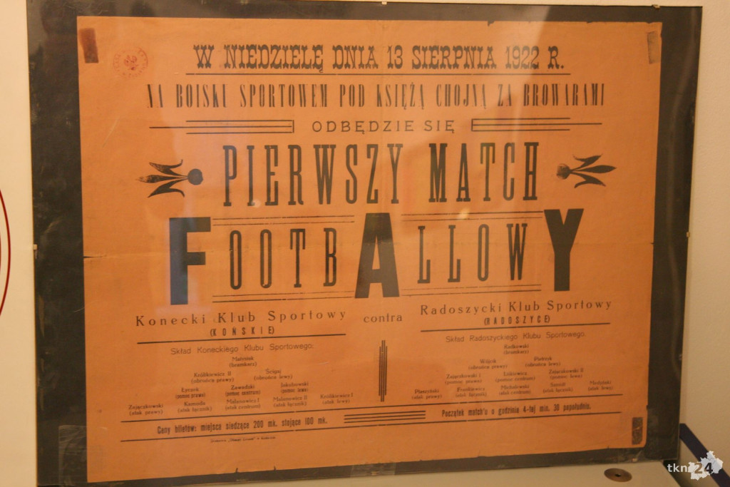 Świetną wystawę plakatów i ogłoszeń można oglądać w koneckiej bibliotece [wideo, zdjęcia]