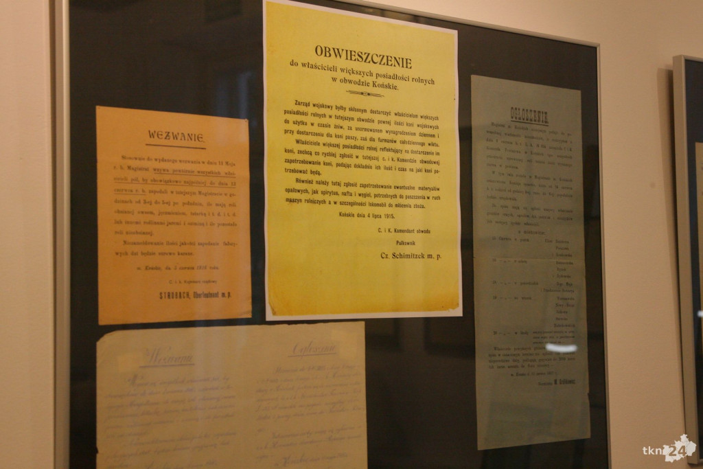 Świetną wystawę plakatów i ogłoszeń można oglądać w koneckiej bibliotece [wideo, zdjęcia]