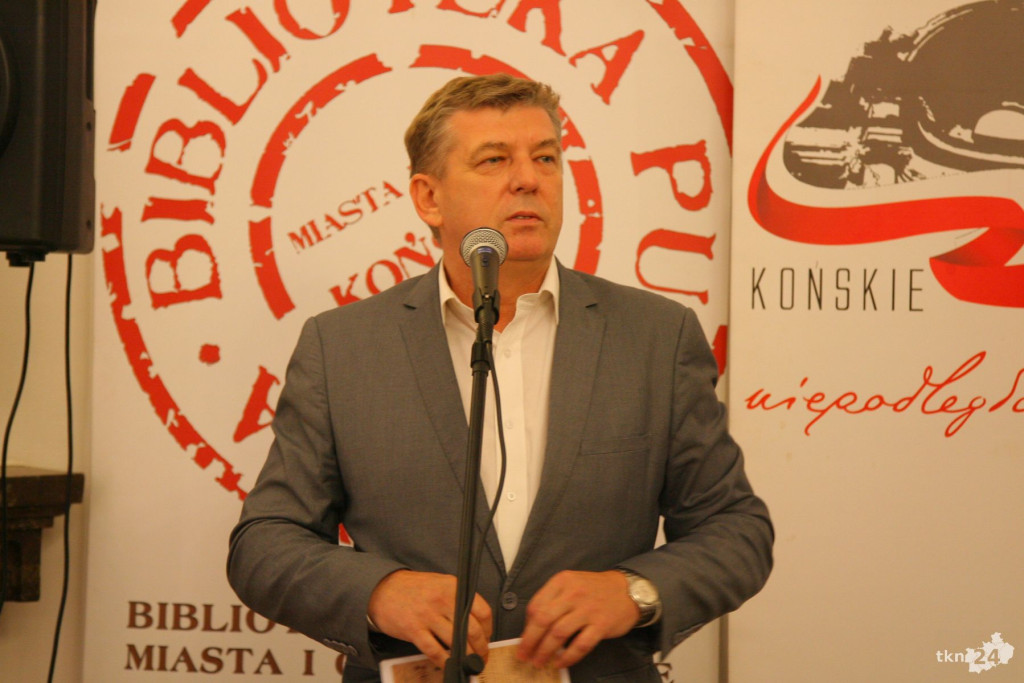Świetną wystawę plakatów i ogłoszeń można oglądać w koneckiej bibliotece [wideo, zdjęcia]