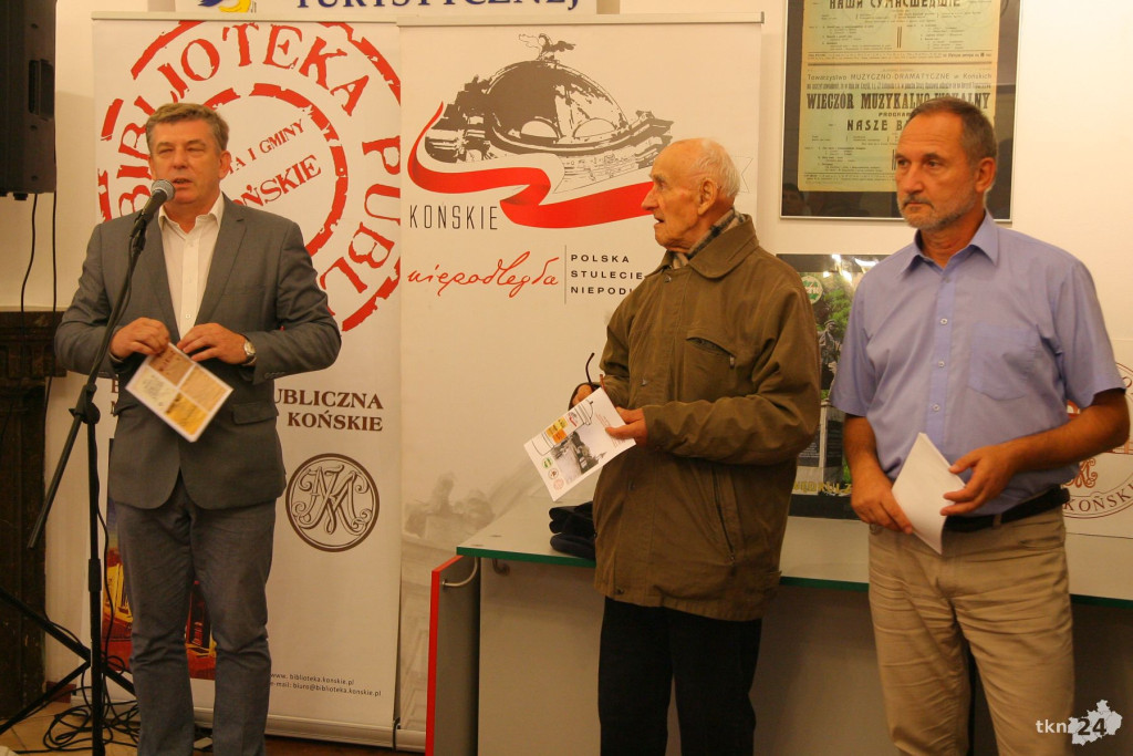Świetną wystawę plakatów i ogłoszeń można oglądać w koneckiej bibliotece [wideo, zdjęcia]