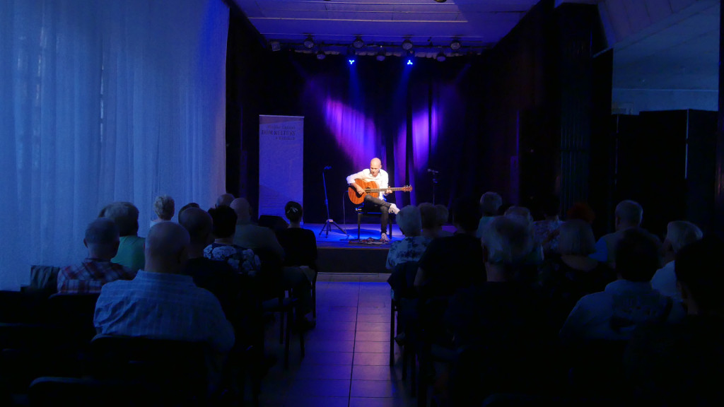 Kameralny koncert Piotra Krępecia w Domu Kultury [wideo, zdjęcia]