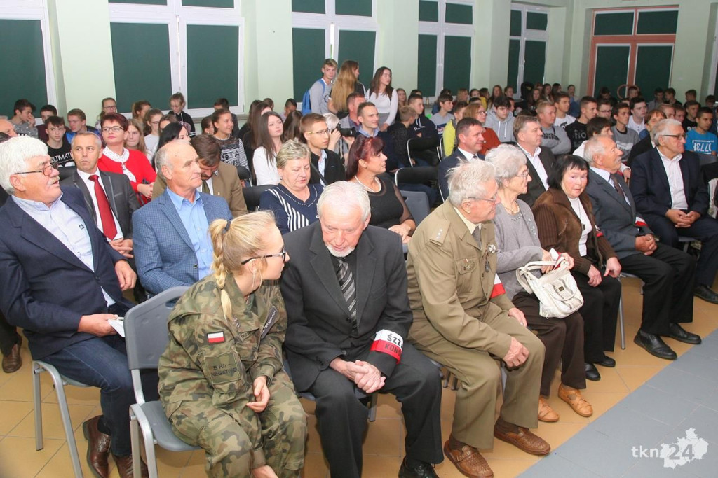 Uczniowie ze Stadnickiej Woli napisali książkę o bohaterach! [wideo, zdjęcia]