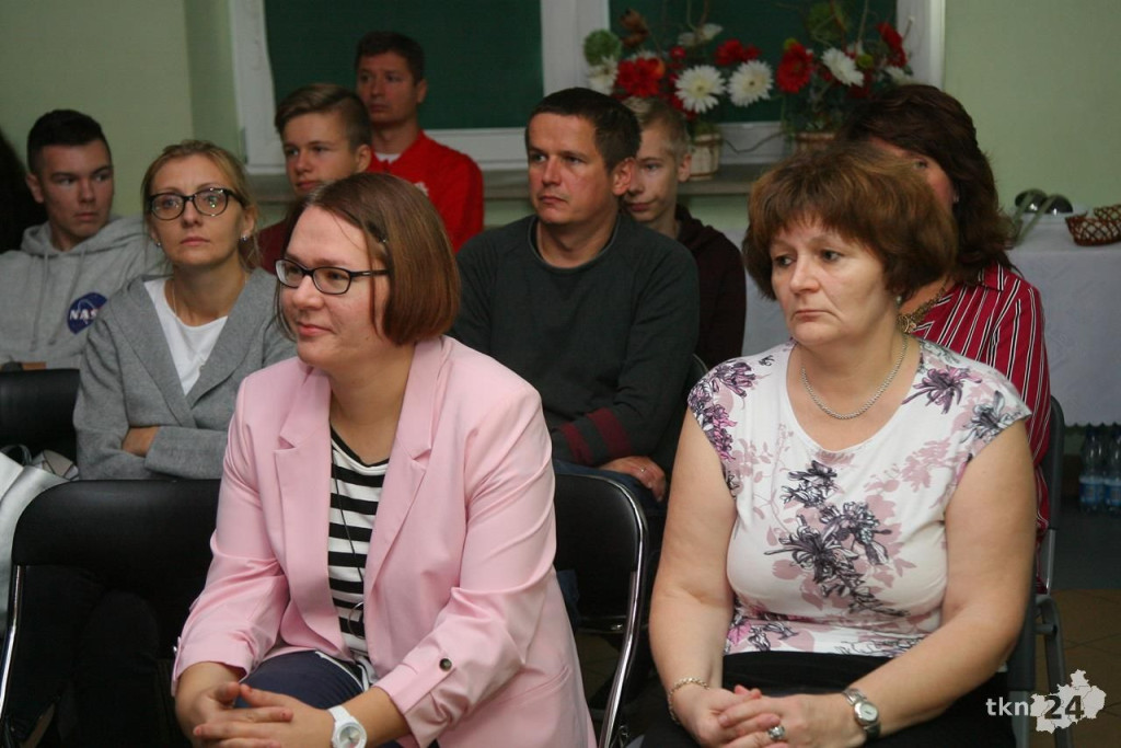 Uczniowie ze Stadnickiej Woli napisali książkę o bohaterach! [wideo, zdjęcia]
