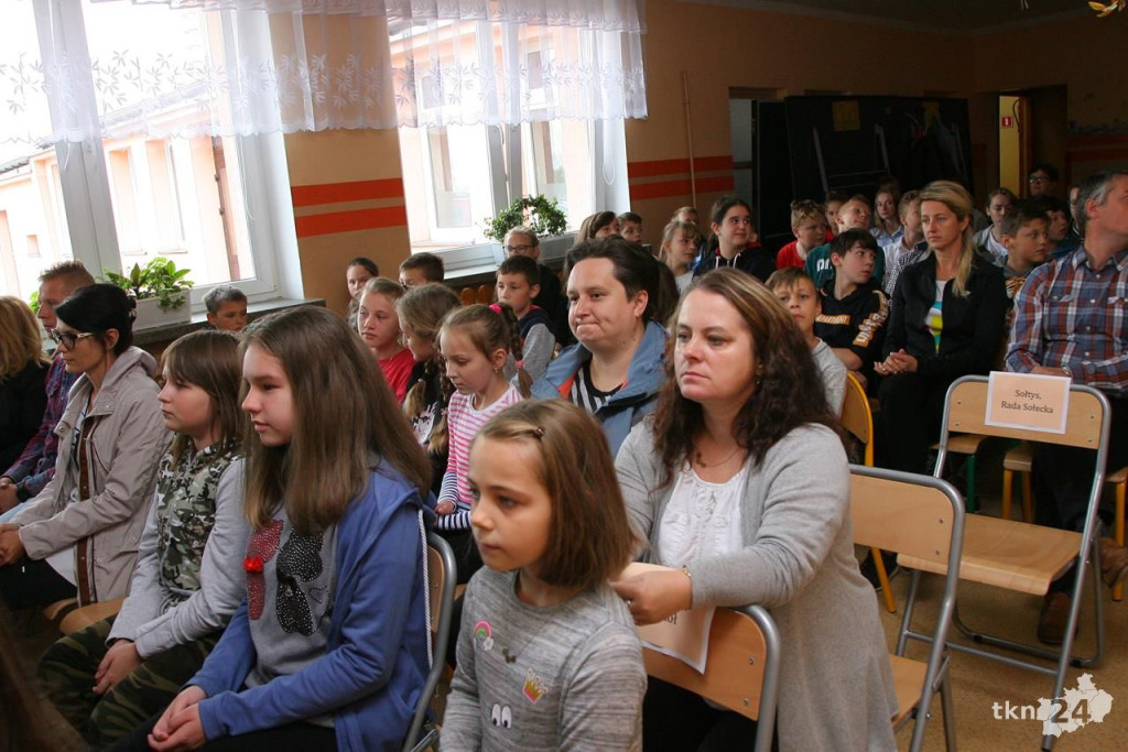 Wmurowali akt erekcyjny w salę w Kapałowie [fotorelacja]