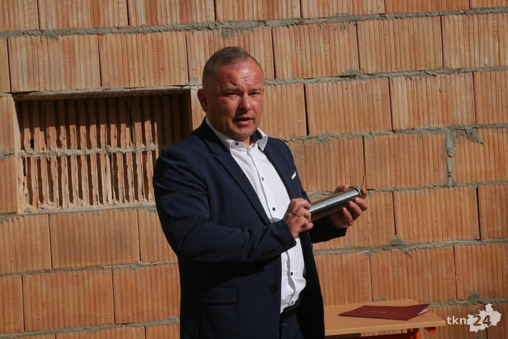 Wmurowali akt erekcyjny w salę w Kapałowie [fotorelacja]
