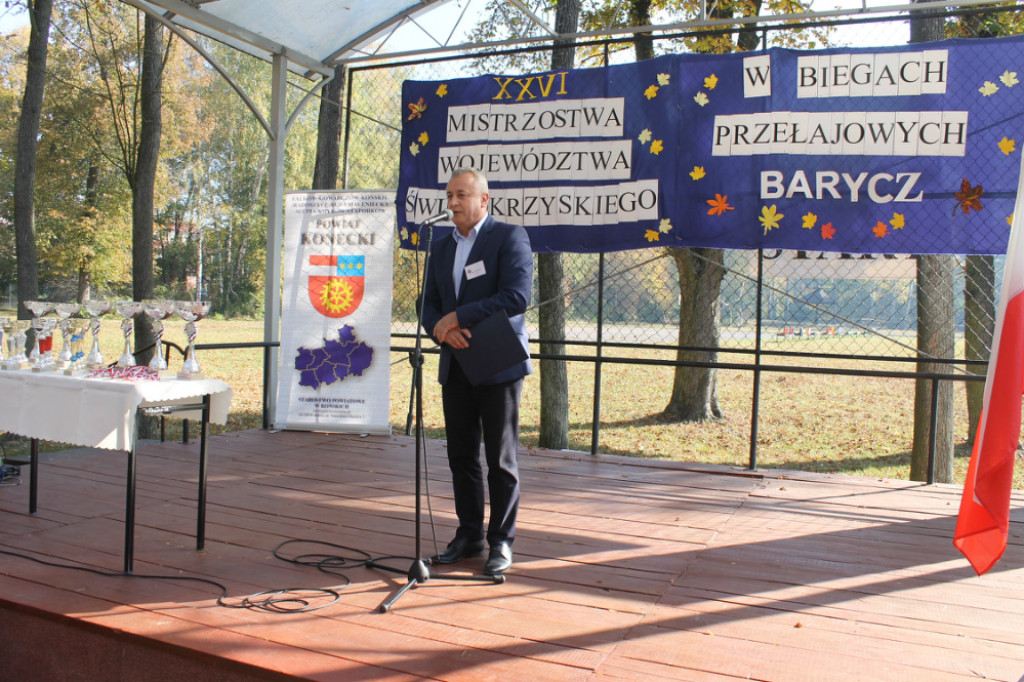 Zawodnicy rywalizowali w Biegach Przełajowych w Baryczy [zdjęcia]