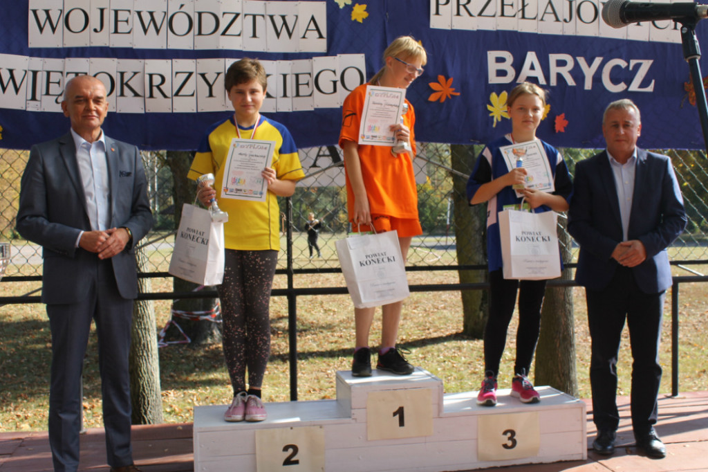 Zawodnicy rywalizowali w Biegach Przełajowych w Baryczy [zdjęcia]