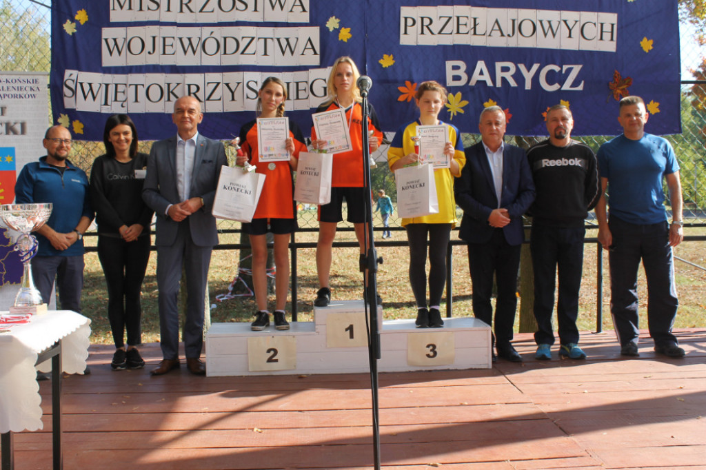 Zawodnicy rywalizowali w Biegach Przełajowych w Baryczy [zdjęcia]