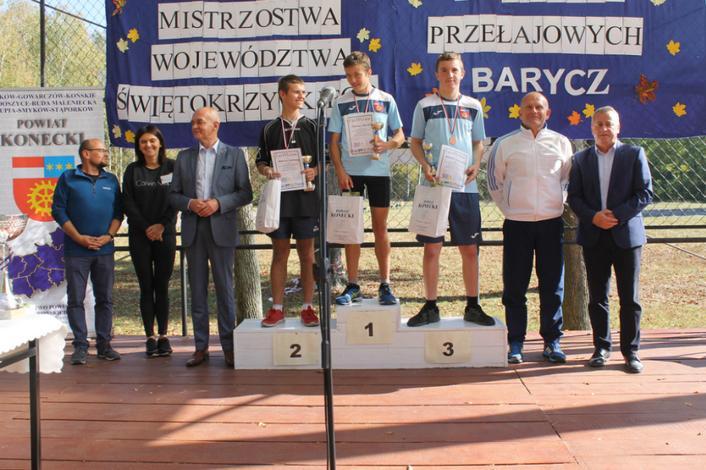 Zawodnicy rywalizowali w Biegach Przełajowych w Baryczy [zdjęcia]