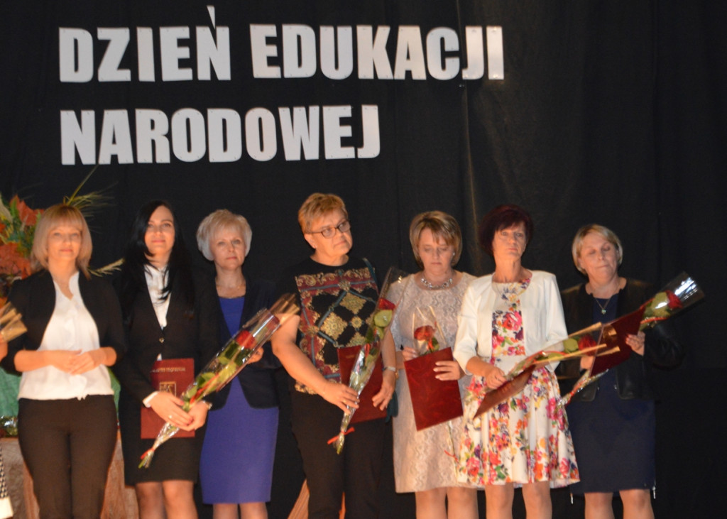 Nauczyciele i dyrektorzy nagrodzeni w Stąporkowie [zdjęcia]