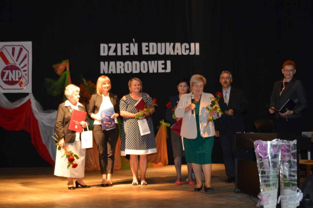 Nauczyciele i dyrektorzy nagrodzeni w Stąporkowie [zdjęcia]
