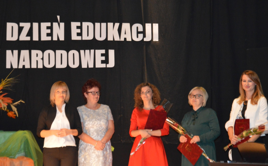 Nauczyciele i dyrektorzy nagrodzeni w Stąporkowie [zdjęcia]