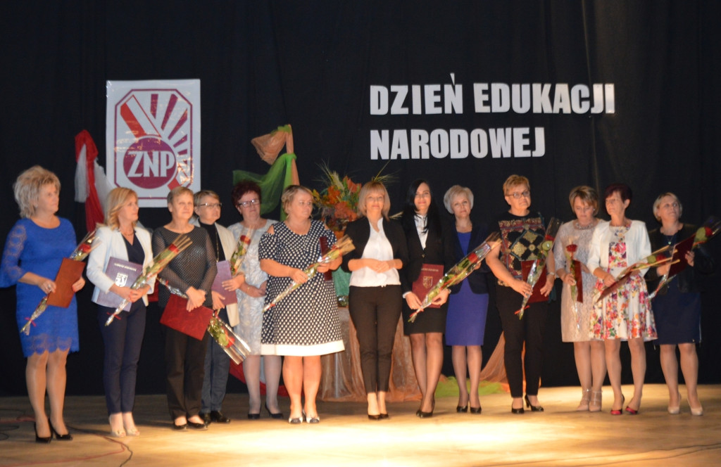 Nauczyciele i dyrektorzy nagrodzeni w Stąporkowie [zdjęcia]