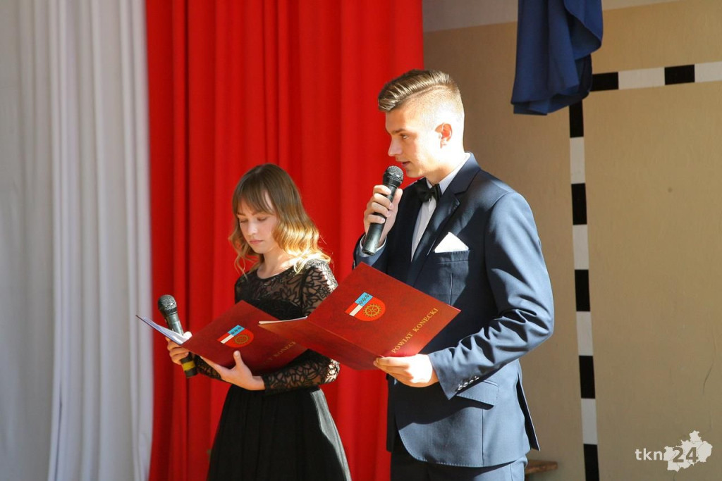 Nauczyciele otrzymali nagrody od starosty [wideo, zdjęcia]