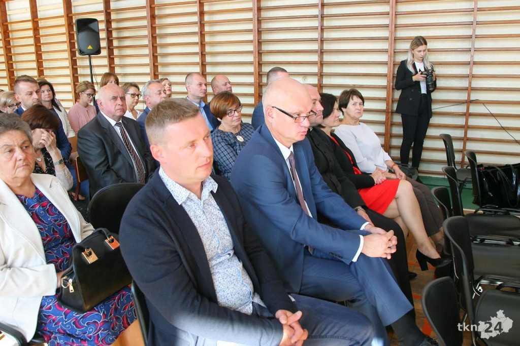 Nauczyciele otrzymali nagrody od starosty [wideo, zdjęcia]