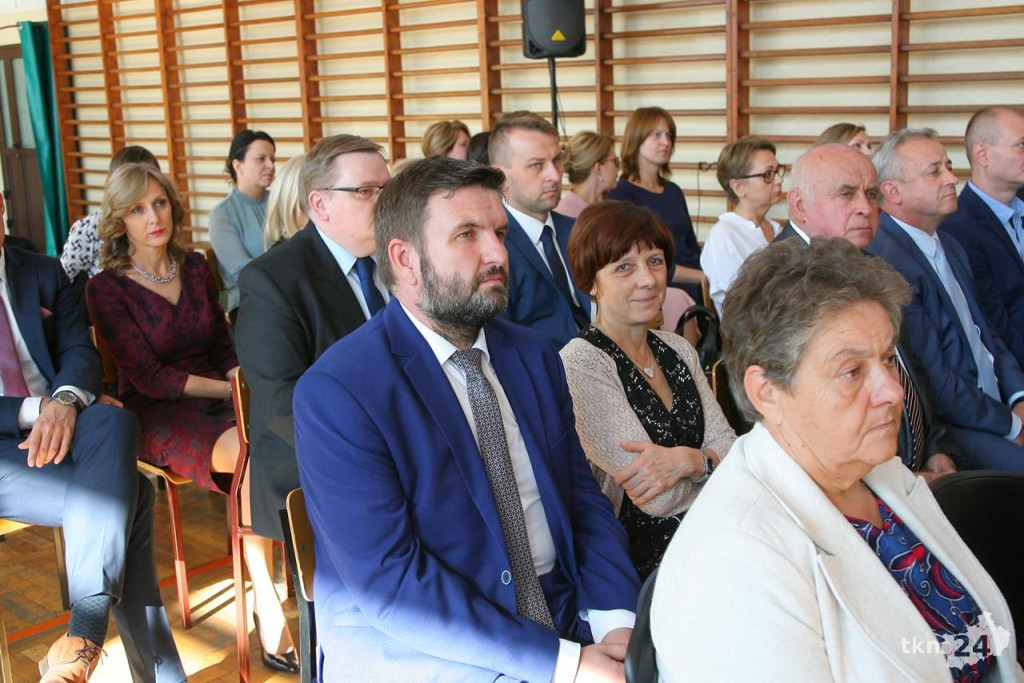 Nauczyciele otrzymali nagrody od starosty [wideo, zdjęcia]