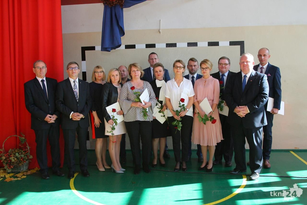 Nauczyciele otrzymali nagrody od starosty [wideo, zdjęcia]
