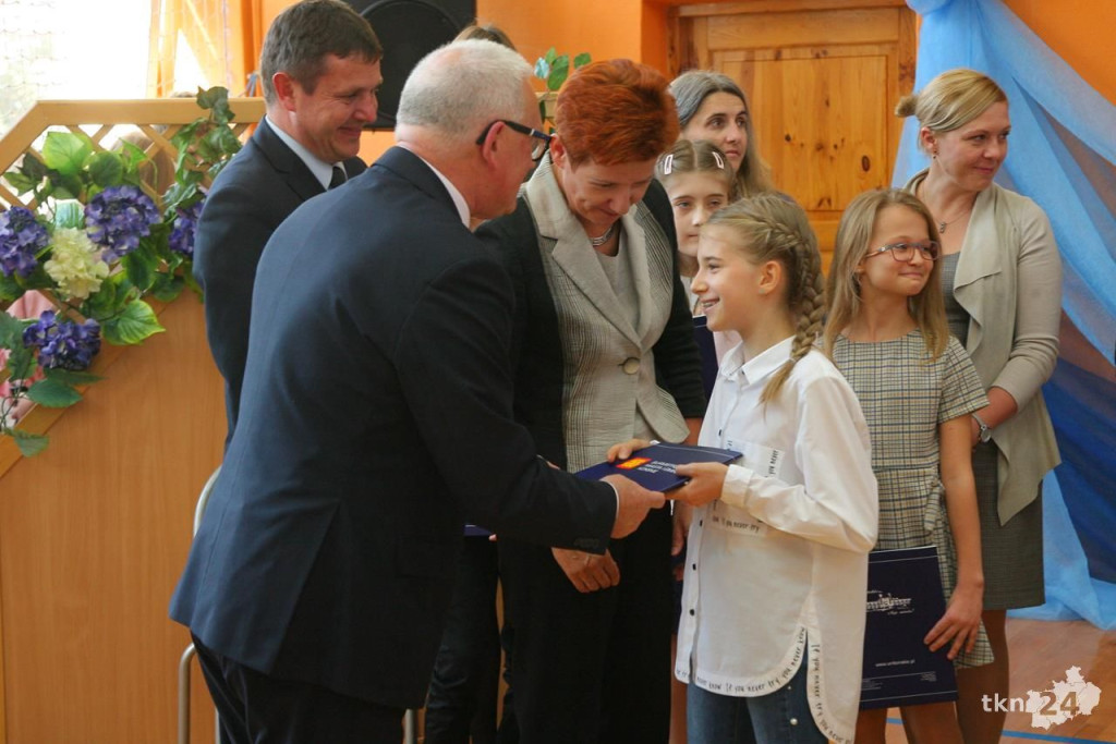Najlepsi uczniowie gminy Końskie nagrodzeni! [wideo, zdjęcia]