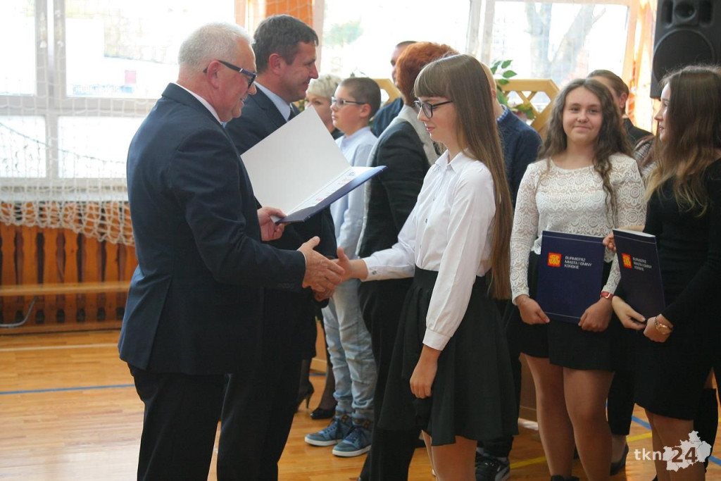 Najlepsi uczniowie gminy Końskie nagrodzeni! [wideo, zdjęcia]