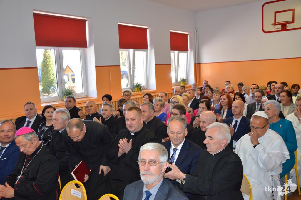 Wilczkowice: Nadali imię szkole na jej setne urodziny! [wideo, zdjęcia]