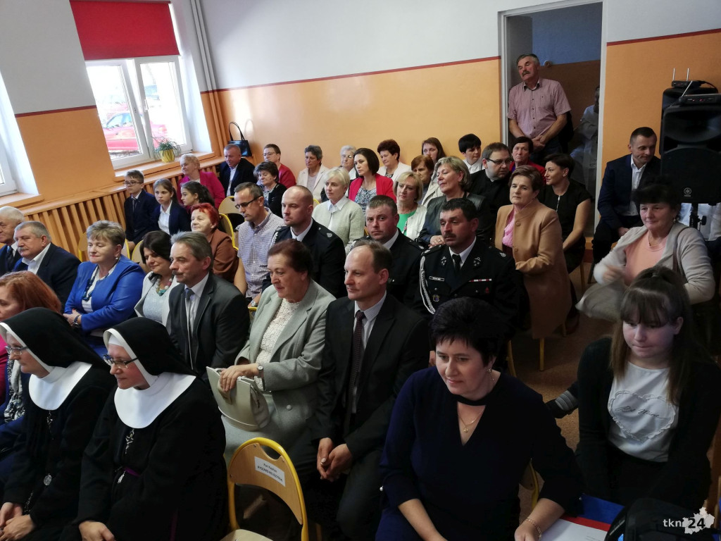 Wilczkowice: Nadali imię szkole na jej setne urodziny! [wideo, zdjęcia]