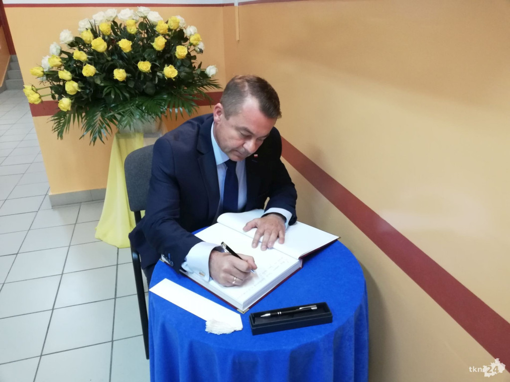 Wilczkowice: Nadali imię szkole na jej setne urodziny! [wideo, zdjęcia]