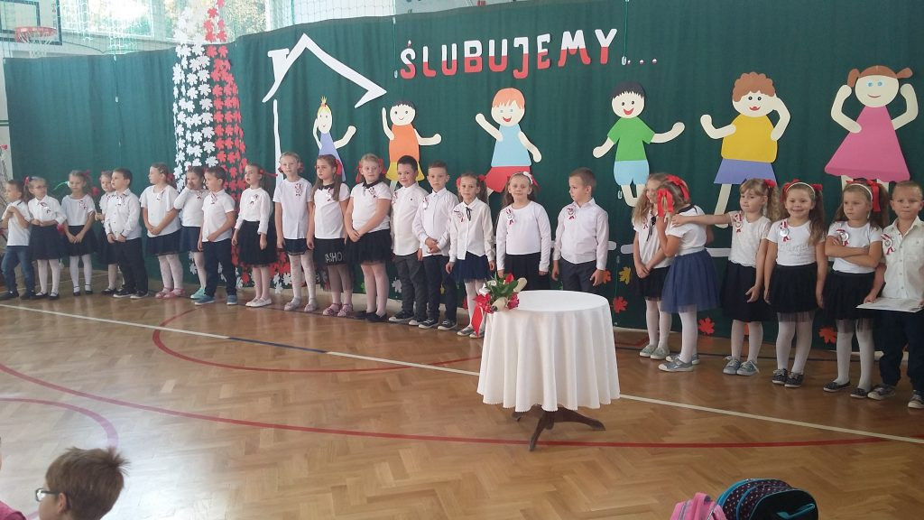 Pierwszoklasiści ślubowali podczas Dnia Edukacji Narodowej [zdjęcia]