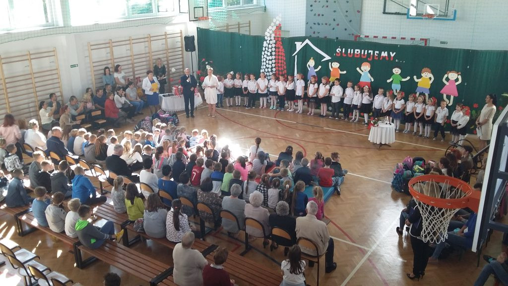 Pierwszoklasiści ślubowali podczas Dnia Edukacji Narodowej [zdjęcia]