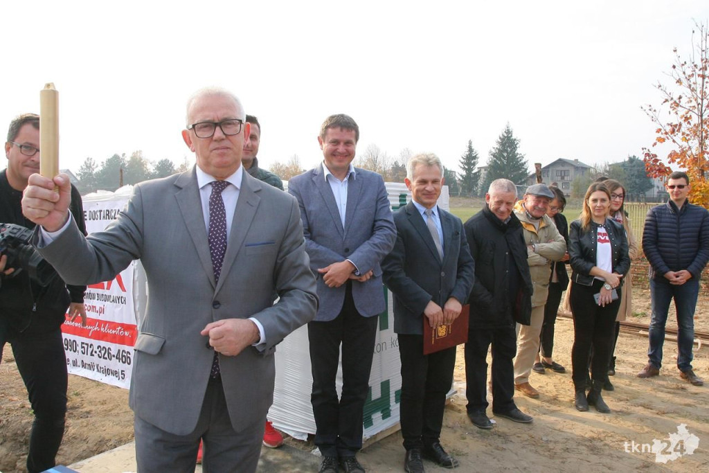 Budynek na stadionie OSiR rośnie. Wmurowano akt erekcyjny [wideo, zdjęcia]
