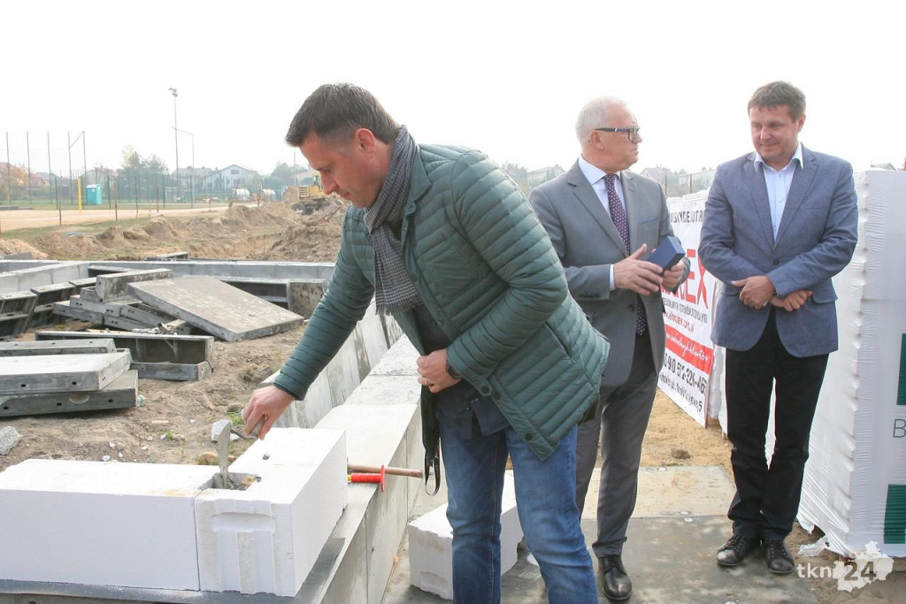 Budynek na stadionie OSiR rośnie. Wmurowano akt erekcyjny [wideo, zdjęcia]