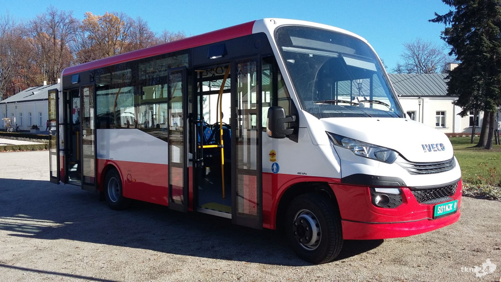 Końskie: Kolejny autobus i pierwsze prace związane z dworcem przesiadkowym [zdjęcia]
