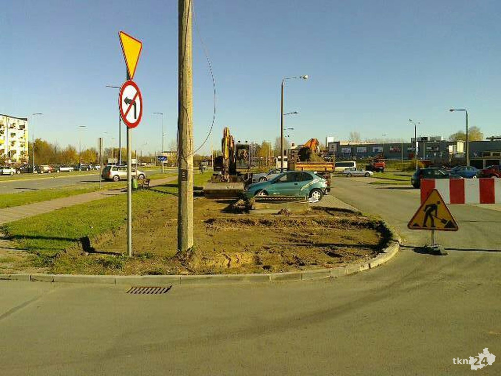 Końskie: Kolejny autobus i pierwsze prace związane z dworcem przesiadkowym [zdjęcia]