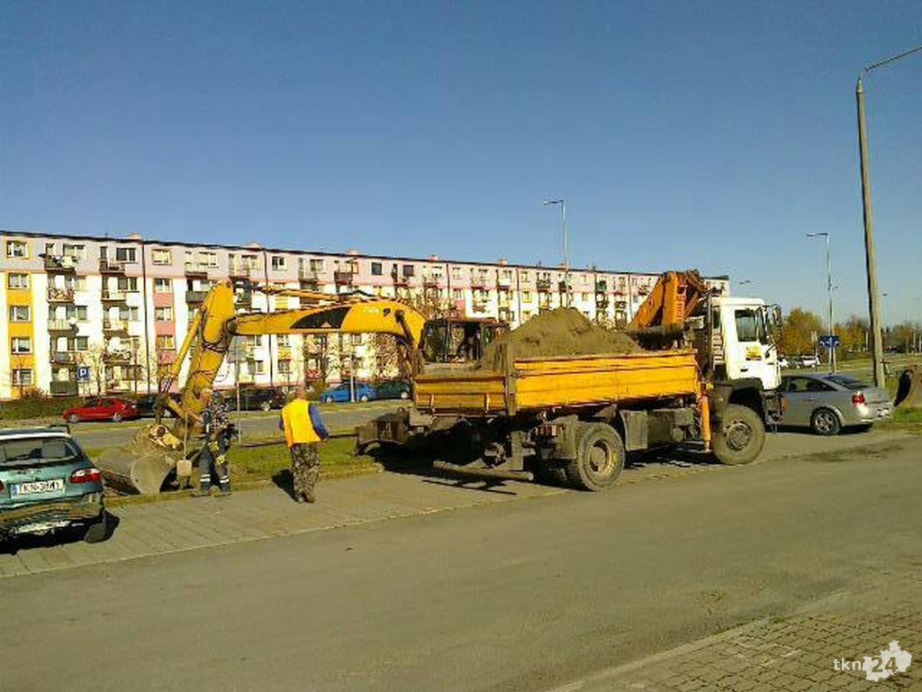 Końskie: Kolejny autobus i pierwsze prace związane z dworcem przesiadkowym [zdjęcia]