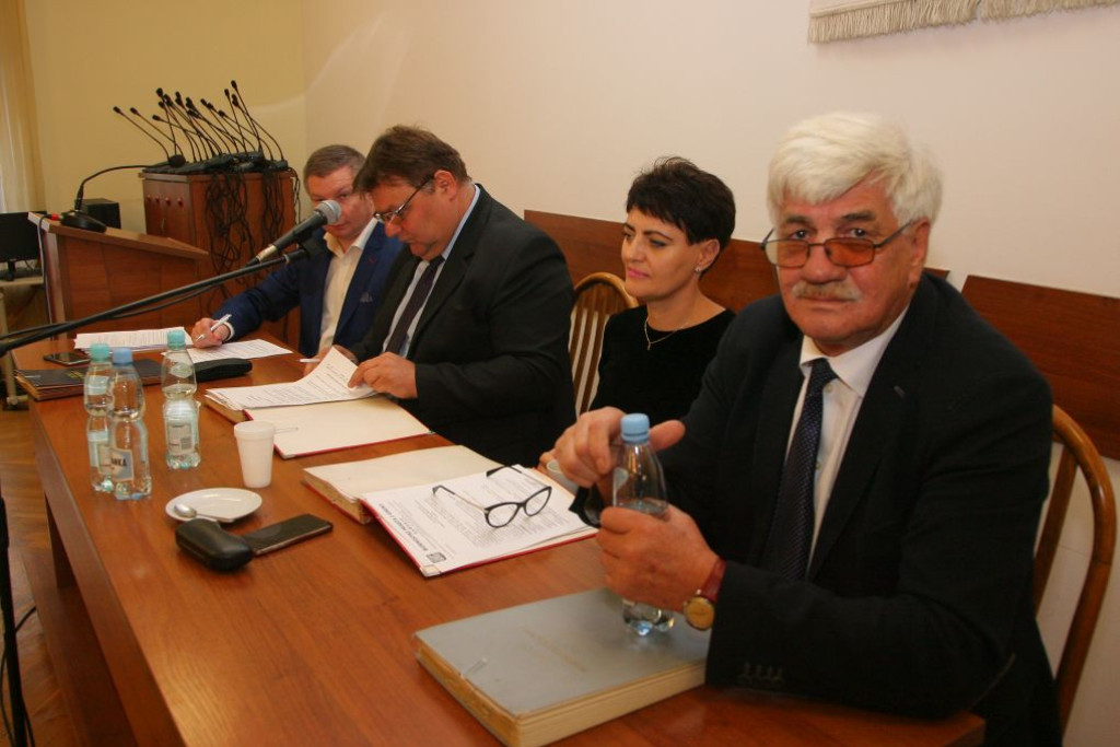 Radni ostatni raz spotkali się w kadencji 2014-2018 [wideo, zdjęcia]
