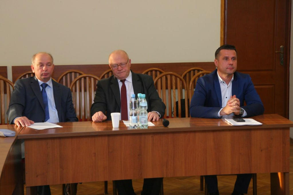 Radni ostatni raz spotkali się w kadencji 2014-2018 [wideo, zdjęcia]