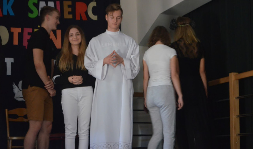 Tradycyjnie w I LO zamiast Halloween odbył się Dzień Anioła! [zdjęcia]
