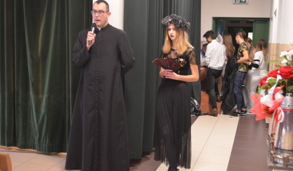 Tradycyjnie w I LO zamiast Halloween odbył się Dzień Anioła! [zdjęcia]