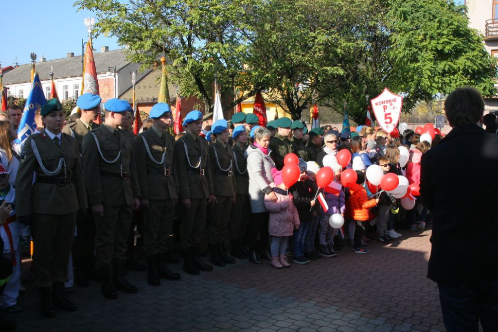 W wielkim pochodzie świętowano Dzień Niepodległości w Końskich [Fotorelacja]